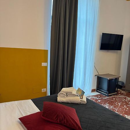 Hotel Rettifilo 311 à Naples Extérieur photo