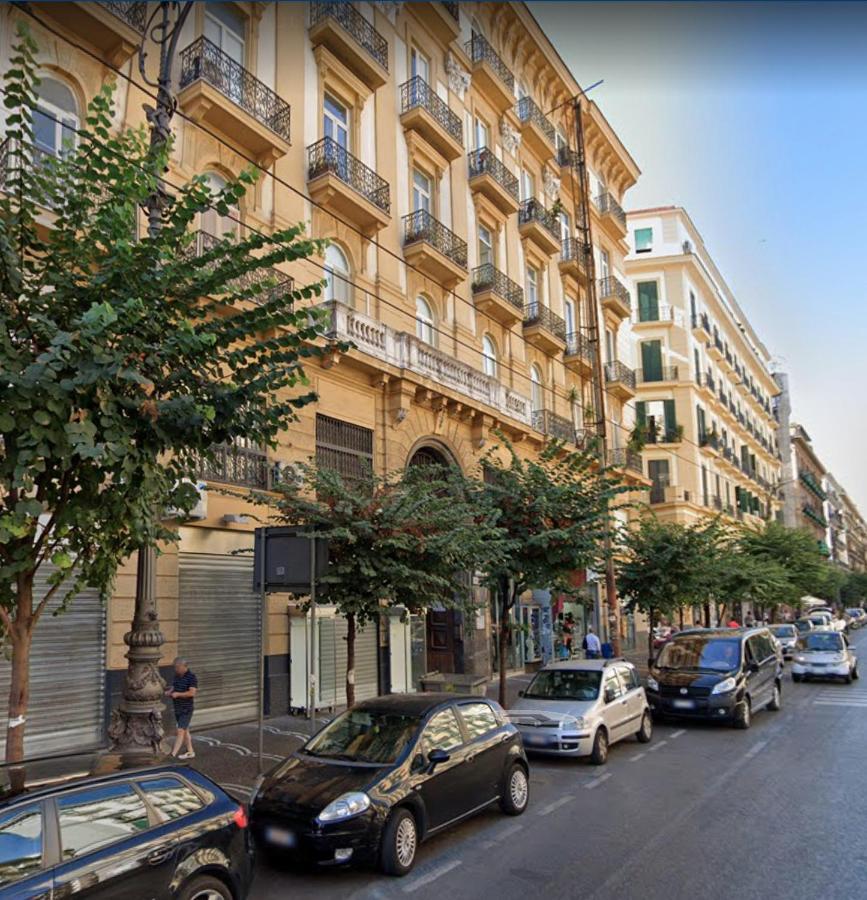 Hotel Rettifilo 311 à Naples Extérieur photo