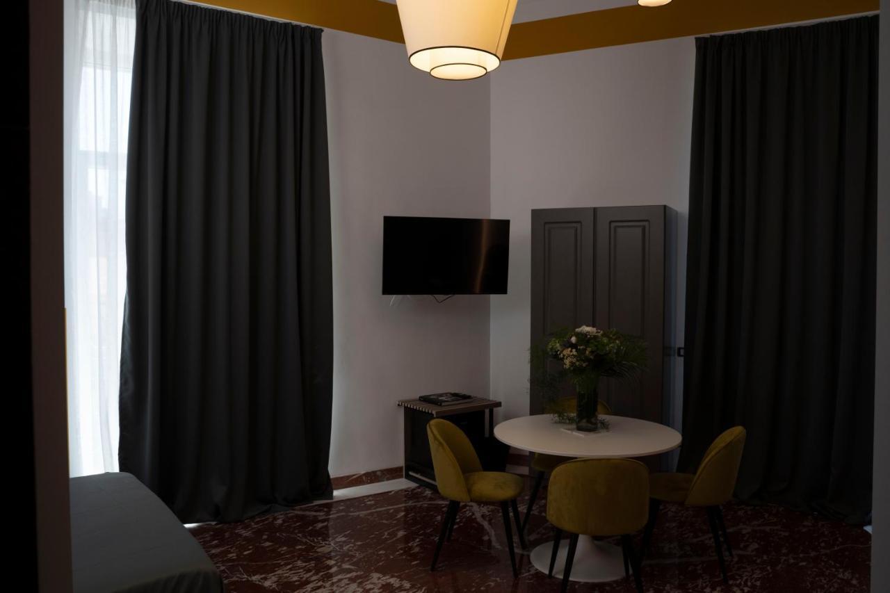 Hotel Rettifilo 311 à Naples Extérieur photo