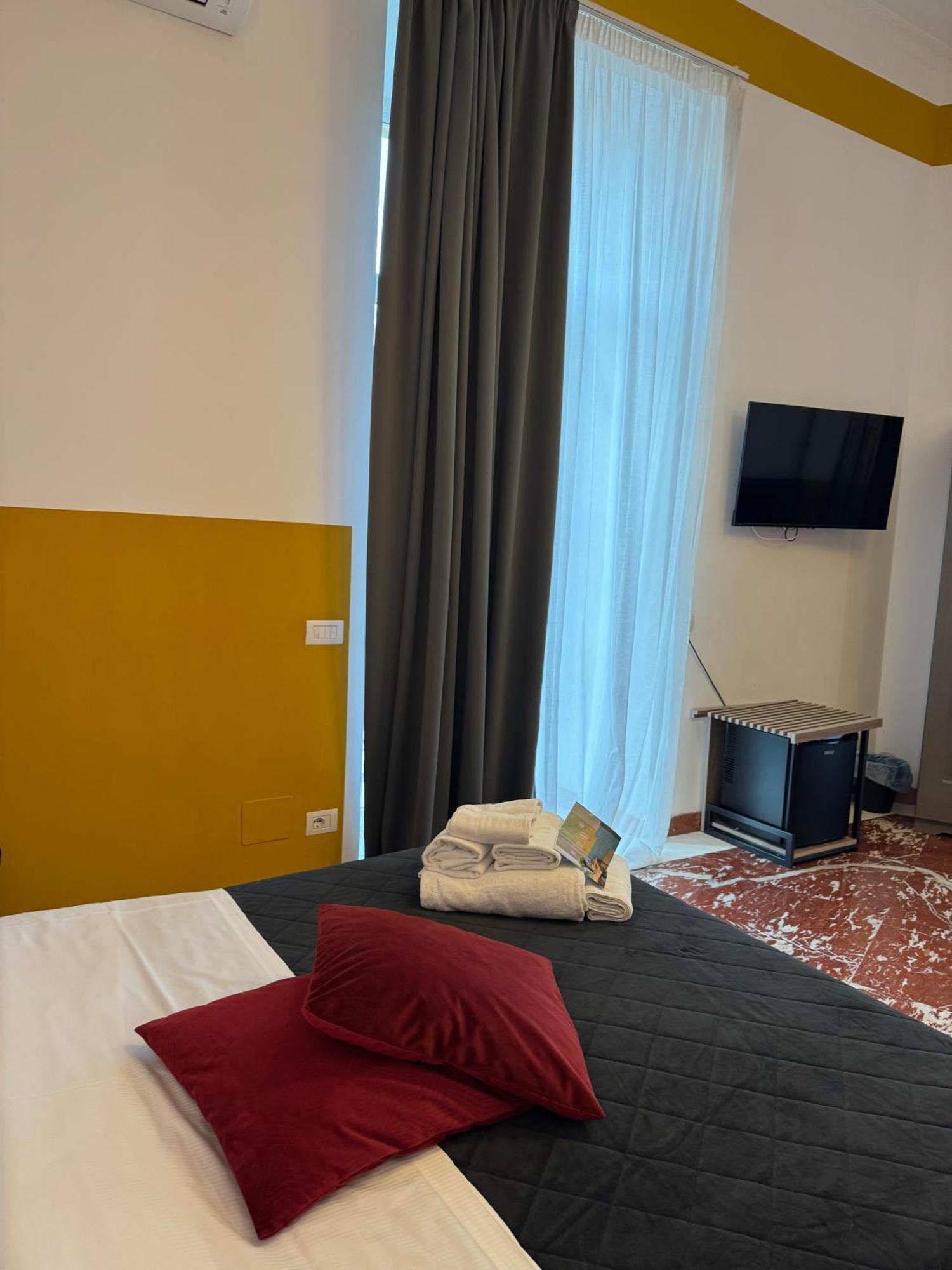 Hotel Rettifilo 311 à Naples Extérieur photo