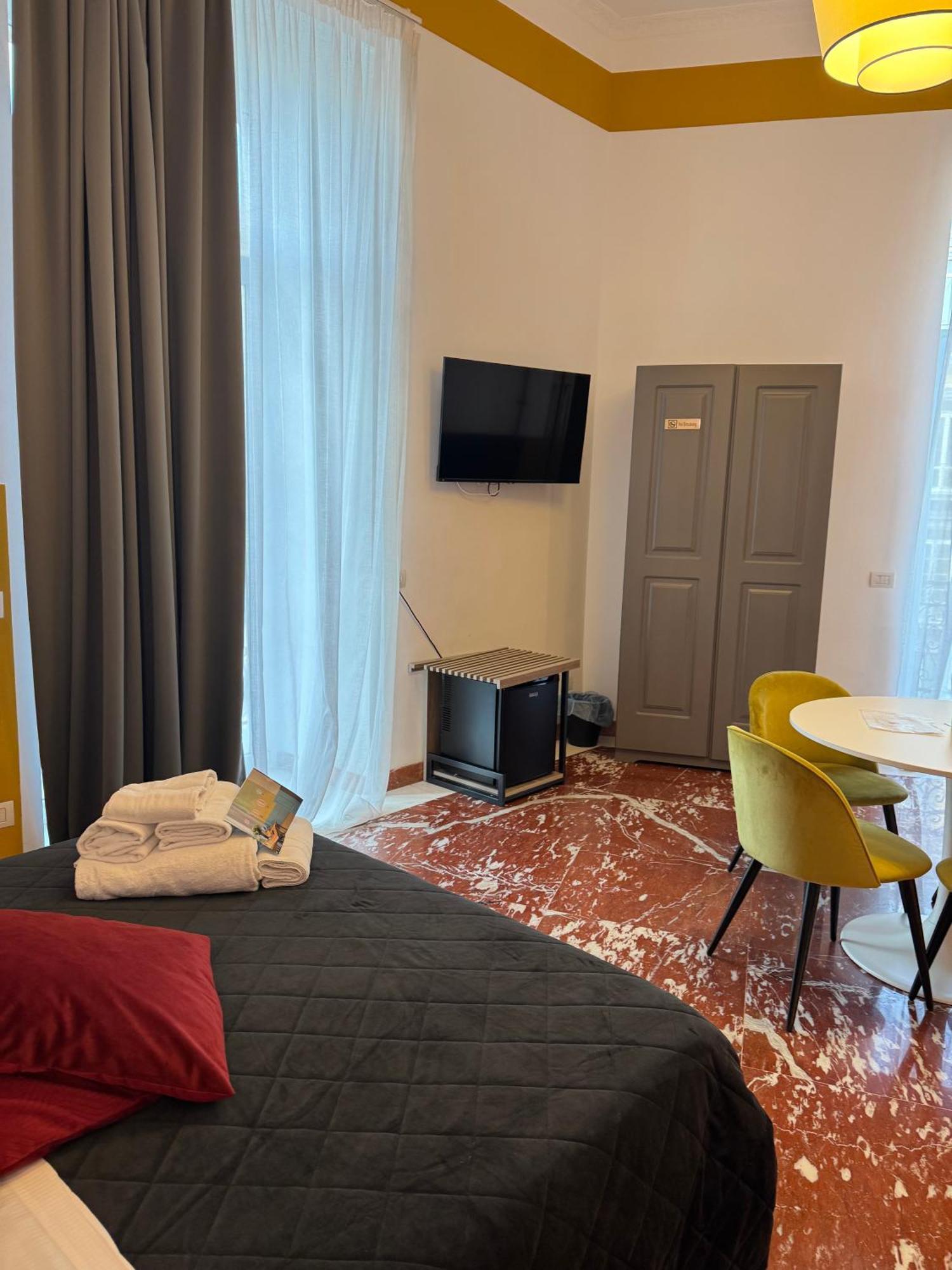 Hotel Rettifilo 311 à Naples Extérieur photo