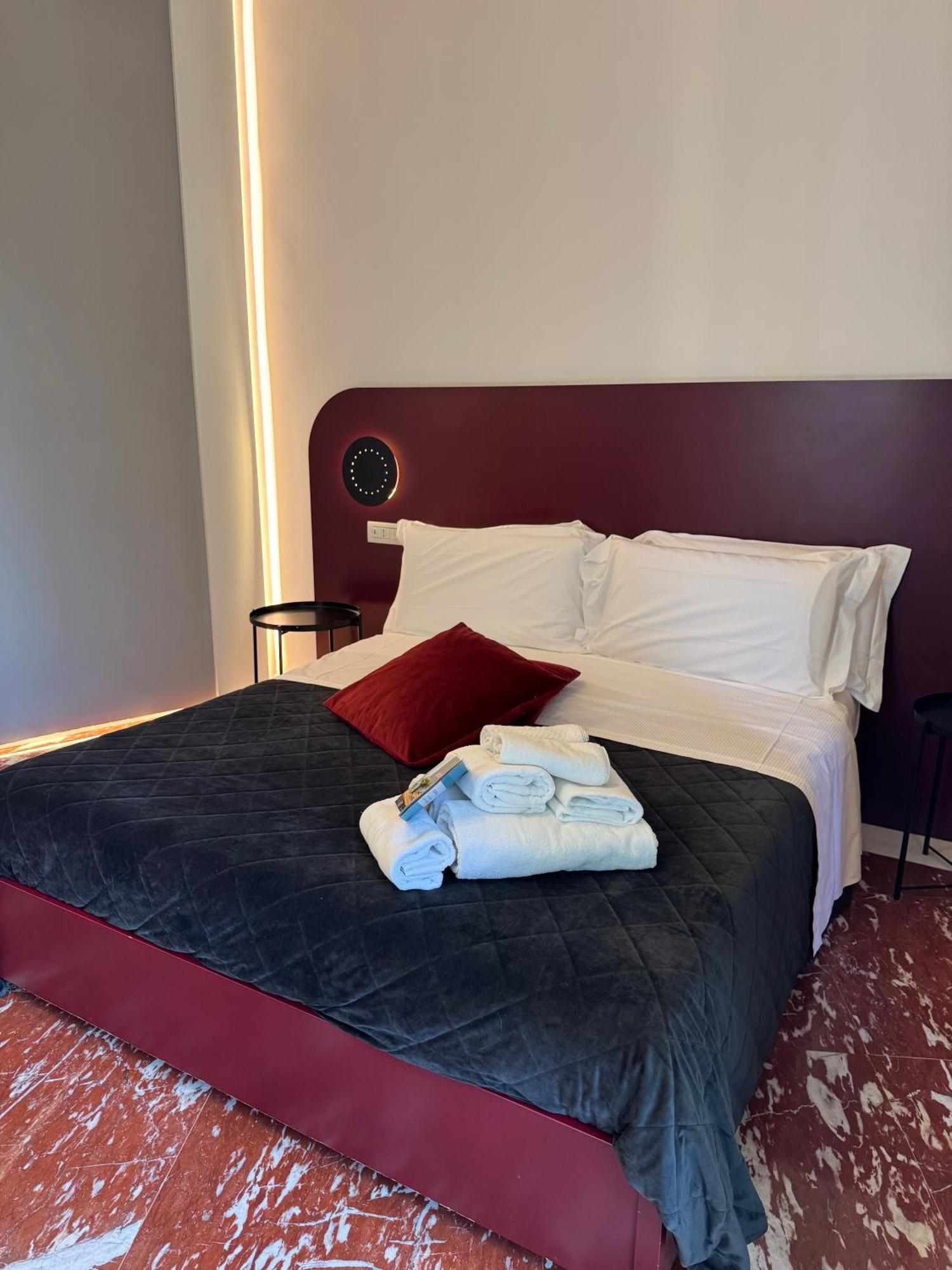 Hotel Rettifilo 311 à Naples Extérieur photo