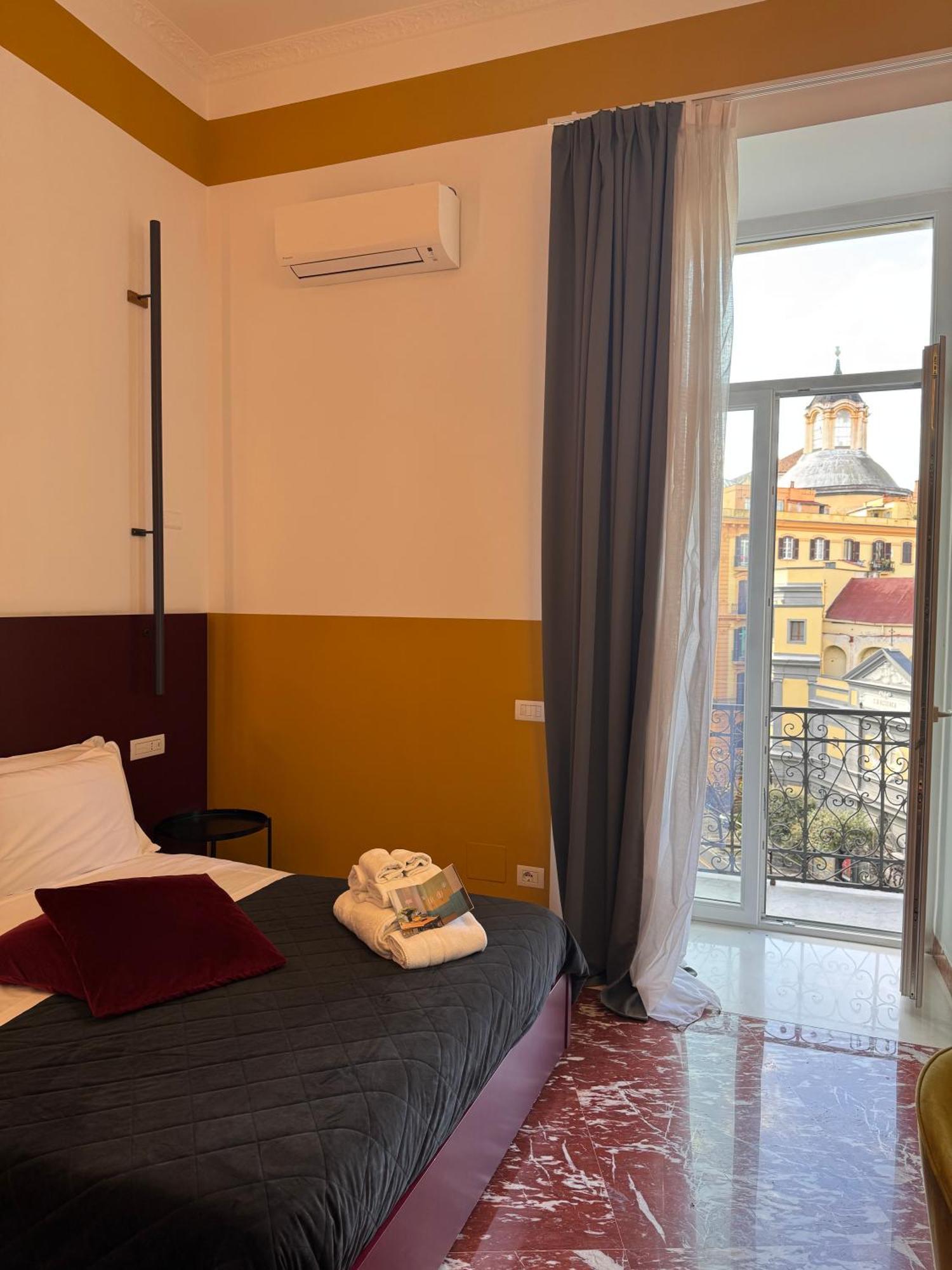 Hotel Rettifilo 311 à Naples Extérieur photo