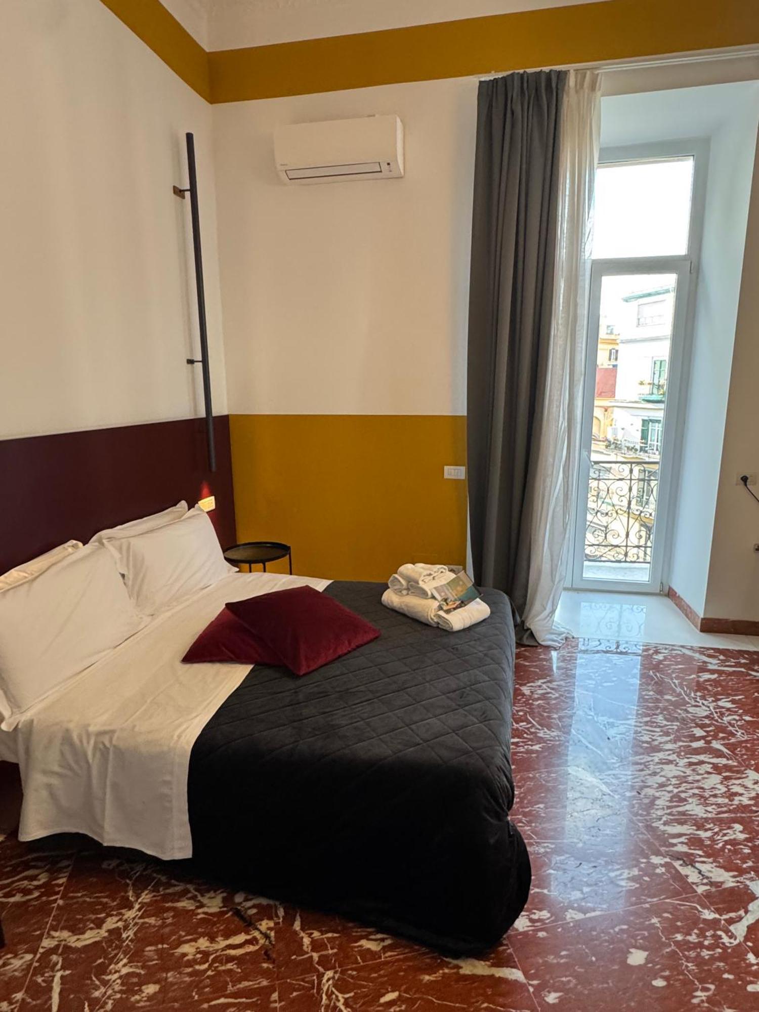 Hotel Rettifilo 311 à Naples Extérieur photo